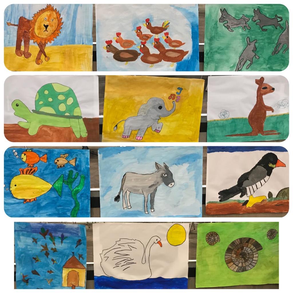 Die Kinder der 4. Klassen haben schon vor dem Konzertbesuch die Tiere, die im Konzert musikalisch dargestellt werden, bzw. in der Erzählung erwähnt werden, gemalt. Die großformatigen Bilder waren während des Konzertes am Bühnenrand ausgestellt und sind derzeit in einer Ausstellung in der Musikschule zu sehen. Die Kinder der 4. Klassen haben schon vor dem Konzertbesuch die Tiere, die im Konzert musikalisch dargestellt werden, bzw. in der Erzählung erwähnt werden, gemalt. Die großformatigen Bilder waren während des Konzertes am Bühnenrand ausgestellt und sind derzeit in einer Ausstellung in der Musikschule zu sehen.